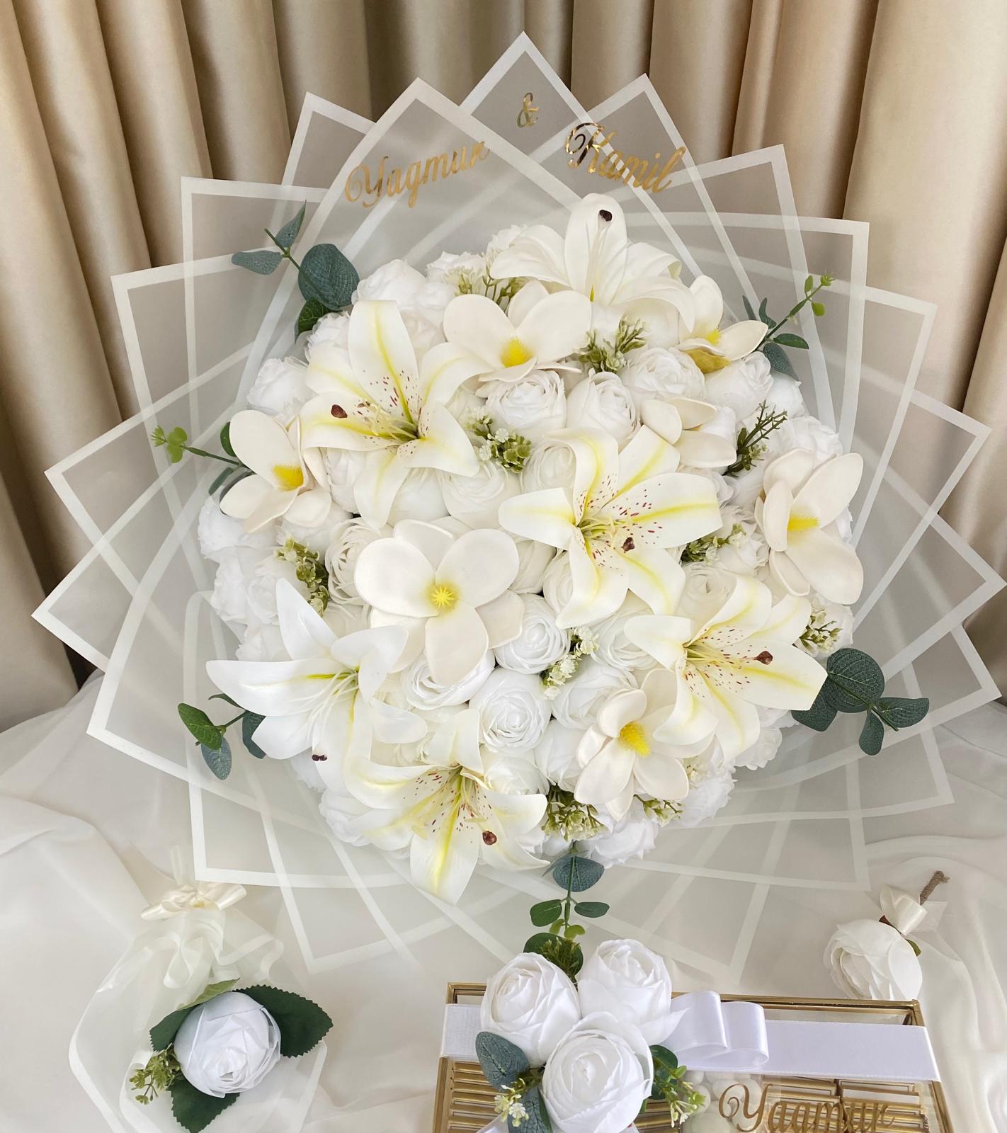 101 ŞAKAYIK /MANOLYA/LİLYUM BUKET